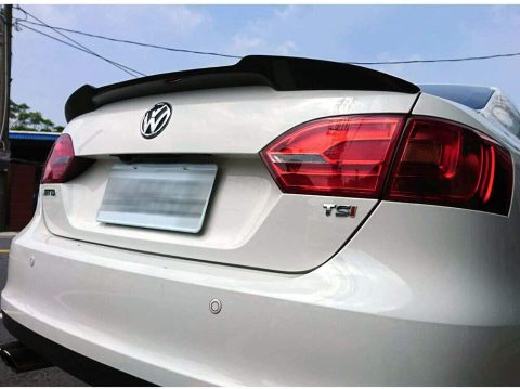 Volkswagen Jetta M4 Spoiler Bagaj Üstü Piano Black Yarasa Model