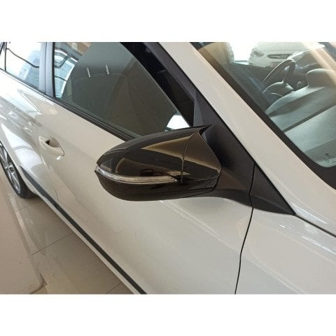 Hyundai i20 Sinyalli Yarasa Ayna Kapağı Batman Parlak Siyah Piano Black