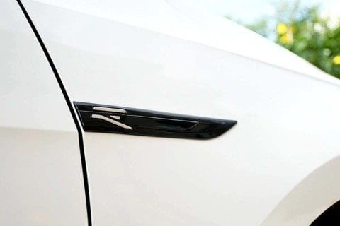 Volkswagen Yeni Golf 8 R-line Yan Çamurluk Bıçak Logosu Arması