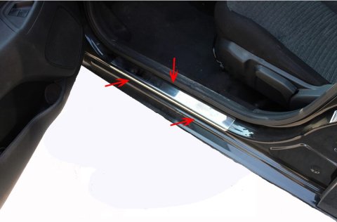 Toyota Corolla Kapı Eşiği Kromu Nikelajı 2001-2006