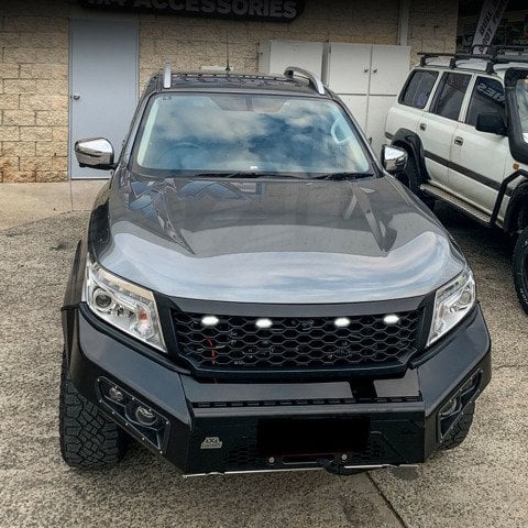 Nissan Navara Ön Panjur Izgara Np300 Petekli Ledli 2015-2020