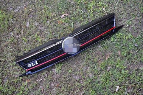 Volkswagen Jetta MK6 Ön Panjur Gli Kırmızı Şeritli Siyah 2015-