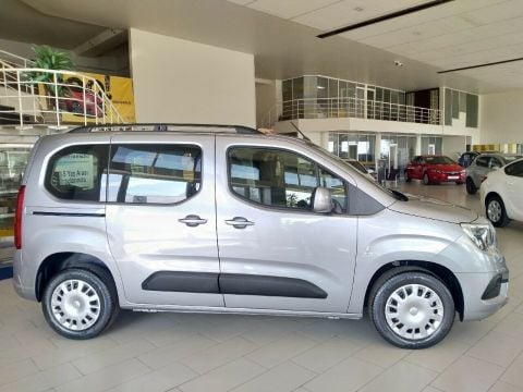 Toyota Proace City Üst Port Bagaj Tavan Çıtası Siyah