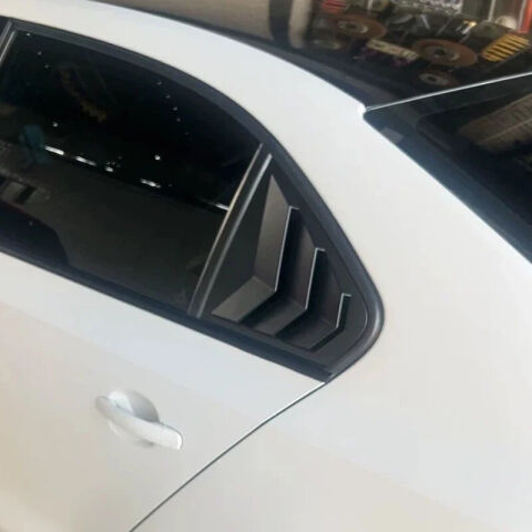 Volkswagen Jetta Kelebek Cam Kaplama Vizörü Parlak Siyah