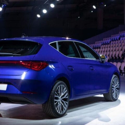 Seat Leon Mk4 Cam Çıtası Komple Set Çerçevesi Kromu Nikelajı 2021 Sonrası